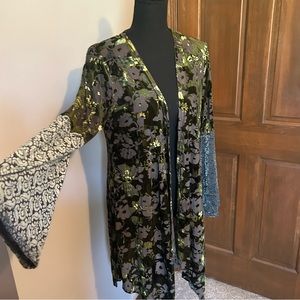 Mystree duster M- with velvet accents- boho and unique! Classy! Work or casual!